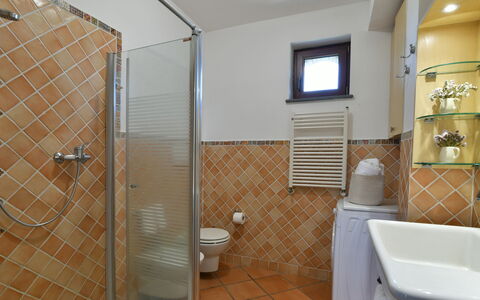 Villa Biddizza 10: Interior Design, Flooring, Floor, Plumbing Fixture, Room, Bathroom, Ceiling, Lighting, Plumbing, Tap