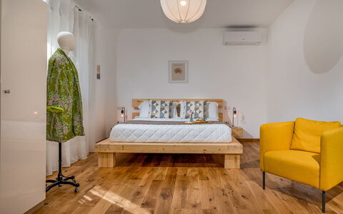 Villa Cutrera 8: Furniture, Interior Design, Flooring, Floor, Bed, Wall, Bedroom, Wood Flooring, Wood, Room