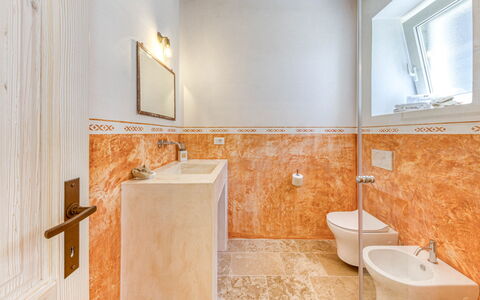 Il Nachiro 6: Flooring, Floor, Plumbing Fixture, Interior Design, Tile, Bathroom, Plumbing, Tap, Sink, Marble