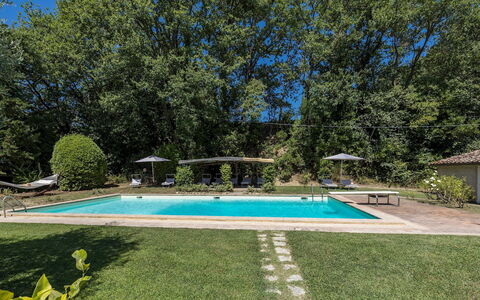 Casale le Querce di Cetona 8: Swimming Pool, Tree, Shade, Garden, Estate, Resort, Landscaping, Backyard, Lawn, Hacienda