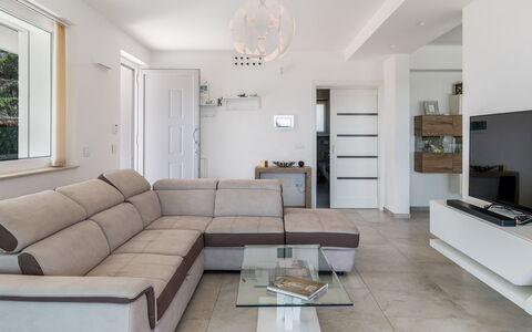Villa i Chiani 8: Furniture, Interior Design, Flooring, Floor, Wood, Couch, Home, Room, Living Room, Ceiling