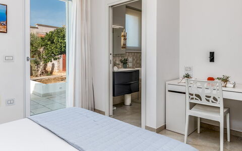 Villa i Chiani 8: Home, Interior Design, Apartment, Floor, Resort, Balcony, Home Appliance, Houseplant, Cabinetry, Hotel