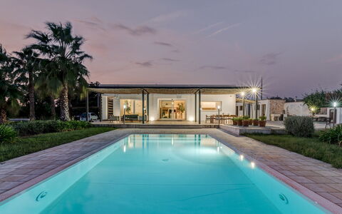 Villa i Chiani 8: Architecture, Estate, Swimming Pool, Resort, Home, Composite Material, Mansion, Shade, Villa, Hacienda