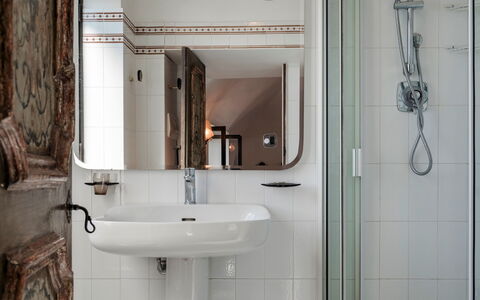 Torre Grimaldi 2+2: Bathroom, Plumbing Fixture, Interior Design, Bathroom Sink, Tap, Plumbing, Room, Mirror, Floor, Flooring