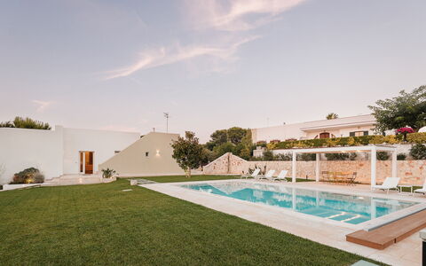 Villa Bellina 6: Swimming Pool, Estate, Resort, Hacienda, Courtyard, Villa, Landscaping, Design, Yard, Mansion