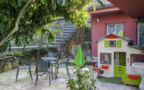 Villa Eden 8: Garden, Yard, Backyard, Landscaping, Courtyard, Houseplant, Stairs, Flowerpot