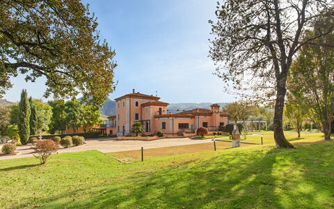 Tenuta Esdra 20: Shrub, Estate, Garden, Hacienda, Landscaping, Lawn, Yard, Villa, Mansion