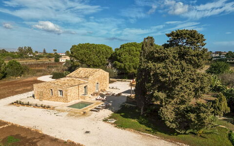 Palmento San Lorenzo 6: Sky, House, Home, Cottage, Estate, Land Lot, Human Settlement, Rural Area, Farmhouse, Village
