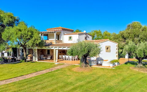 Villa Typha 10: Blue, Home, Estate, Lawn, Farmhouse, Garden, Meadow, Shade, Yard, Hacienda
