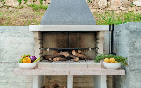 Villa Gioia 8: Brick, Garden, Flagstone, Concrete, Natural Material, Design, Flowerpot, Stone Wall, Outdoor Furniture