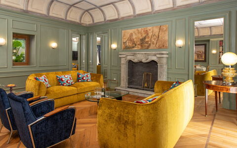 Belvedere Guastella a 8: Furniture, Interior Design, Wall, Flooring, Couch, Wood, Floor, Ceiling, Living Room, Lighting