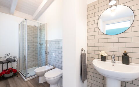 Dimora Campo delle Mura 4+2: Flooring, Bathroom, Plumbing Fixture, Floor, Interior Design, Plumbing, Tap, Bathroom Sink, Tile, Sink