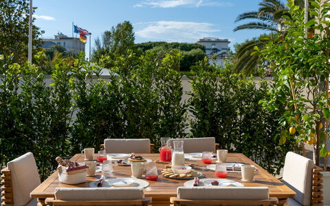 Casa Amare 4+2: Furniture, Outdoor Furniture, Table, Chair, Outdoor Table, Kitchen & Dining Room Table, Shade, Restaurant, Food, Flowerpot