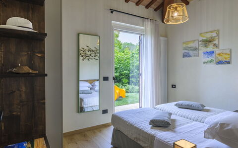 Villino le Moie 4+2: Wall, Wood, Interior Design, Bedroom, Home, Furniture, Floor, Bed, Room, Pillow