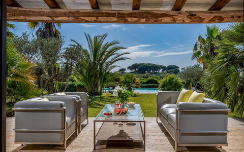 Villa Pineta 6: Furniture, Chair, Outdoor Furniture, Couch, Resort, Garden, Flowerpot, Coffee Table, Shade