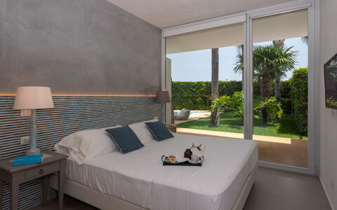 Villa Carrubo 4: Furniture, Interior Design, Flooring, Bed, Floor, Bedroom, Ceiling, Linens, Bed Sheet, Bedding