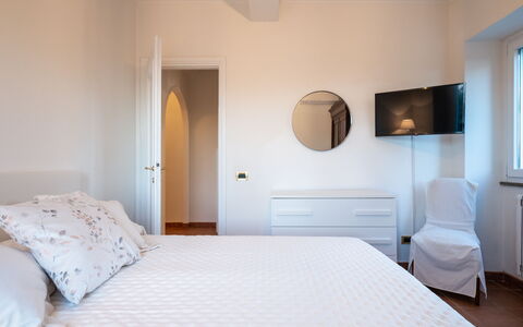 Tenuta Cavi 10: Bed, Interior Design, Furniture, Bedroom, Bedding, Wall, Bed Sheet, Floor, Flooring, Wood