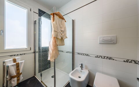 Dimora Solaris 6: Flooring, Plumbing Fixture, Floor, Bathroom, Interior Design, Plumbing, Tap, Tile, Toilet