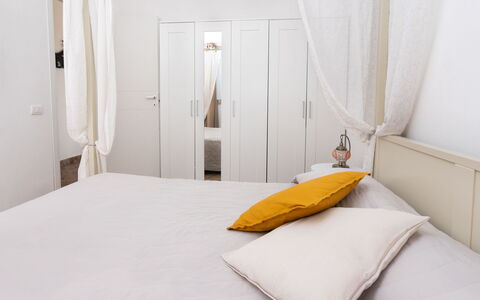 Profumo di Zagara 6+2: Furniture, Interior Design, Bed, Bedroom, Wall, Floor, Wood, Room, Bedding, Flooring