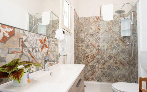 Profumo di Zagara 6+2: Flooring, Interior Design, Floor, Tile, Ceiling, Plumbing Fixture, Bathroom, Light Fixture, Tap, Sink