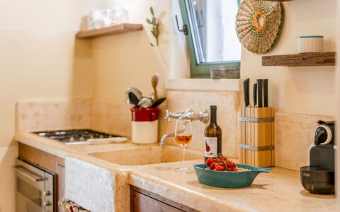 Trullo Magnifico 8: Countertop, Kitchen, Ingredient, Food, Natural Material, Plumbing Fixture, Houseplant, Tap, Serveware