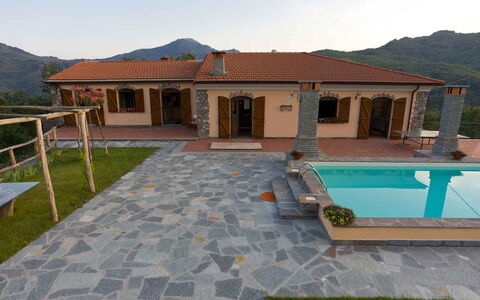 Villa Arbeio 8+6: Swimming Pool, Flagstone, Tile, Shade, Resort, Courtyard