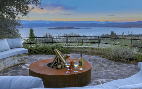 Casa dei Fiamminghi 10+2: Furniture, Coastal And Oceanic Landforms, Lake, Sea, Coast, Chair, Outdoor Furniture, Dusk, Ocean, Evening