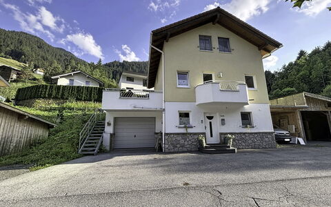 Ferienhaus Siegele: Building, Window, House, Home, Residential Area, Roof, Architecture, Cottage, Human Settlement, Driveway