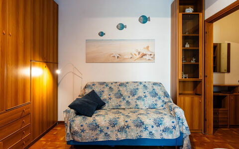 Margherita: Estate, Landscaping, Villa, Hedge, Balcony