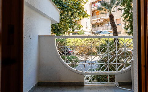 Margherita: Estate, Landscaping, Villa, Hedge, Balcony