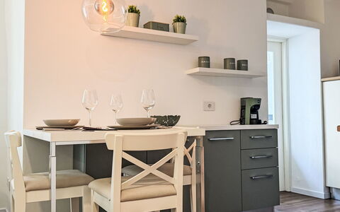 Genzianella Alpine Apartment: Estate, Landscaping, Villa, Hedge, Balcony