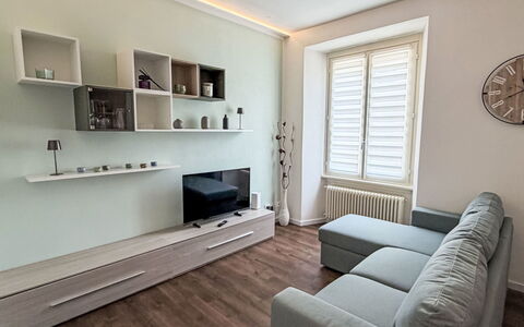 Genzianella Alpine Apartment: Estate, Landscaping, Villa, Hedge, Balcony