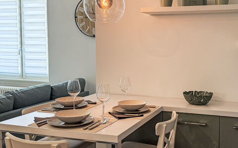 Genzianella Alpine Apartment: Estate, Landscaping, Villa, Hedge, Balcony