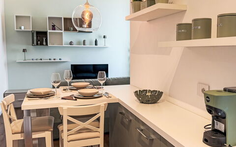 Genzianella Alpine Apartment: Estate, Landscaping, Villa, Hedge, Balcony