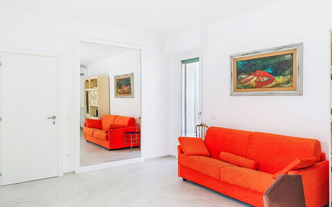 Alda: Estate, Landscaping, Villa, Hedge, Balcony