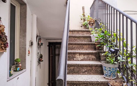 La Casa di Mary: Estate, Landscaping, Villa, Hedge, Balcony