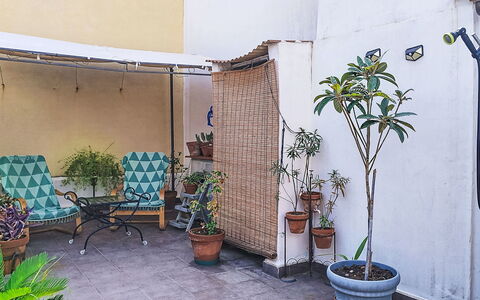 La Casa di Mary: Estate, Landscaping, Villa, Hedge, Balcony