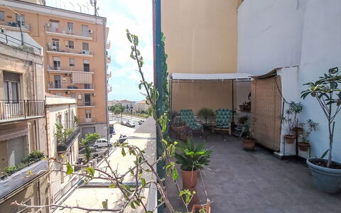La Casa di Mary: Estate, Landscaping, Villa, Hedge, Balcony