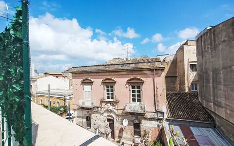 La Casa di Mary: Estate, Landscaping, Villa, Hedge, Balcony