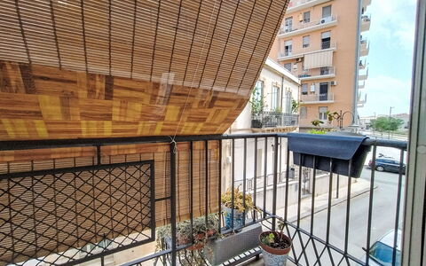 La Casa di Mary: Estate, Landscaping, Villa, Hedge, Balcony