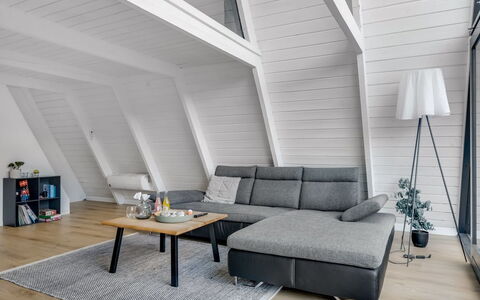 Elida - 18Km to the Fjord: Wood Flooring, Living Room, Houseplant