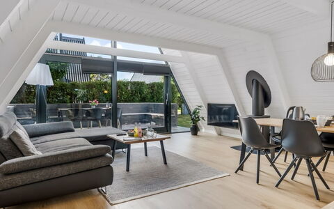 Elida - 18Km to the Fjord: Wood, Furniture, Interior Design, Flooring, Ceiling, Wood Flooring, Floor, Chair, Hardwood, Living Room