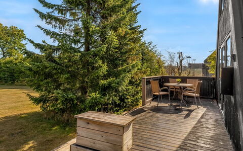 Elida - 18Km to the Fjord: Wood, Hardwood, Plank, Deck, Wood Flooring, Handrail, Wood Stain, Garden, Landscaping, Eco Hotel