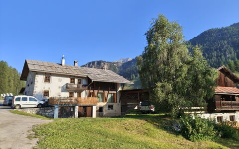 Ferienwohnung Schof: Mountainous Landforms, Hill, House, Mountain, Mountain Range, Highland, Landscape, Rural Area, Valley, Cottage
