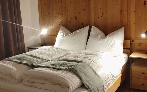 Ferienwohnung Schof: Furniture, Wood, Flooring, Bedroom, Interior Design, Floor, Bed, Lighting, Bed Sheet, Bedding