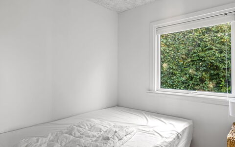 Kora - 300M from the Sea: Wall, Ceiling, Interior Design, Bedroom, Floor, Bed Sheet, Bedding, Daylighting, Bed