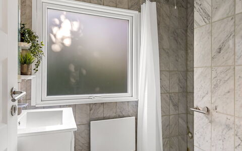 Kora - 300M from the Sea: Wall, Interior Design, Plumbing Fixture, Flooring, Floor, Bathroom, Plumbing, Glass, Tap, Bathtub