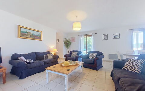 La Jeansarde: Furniture, Flooring, Interior Design, Couch, Floor, Table, Living Room, Ceiling, Room
