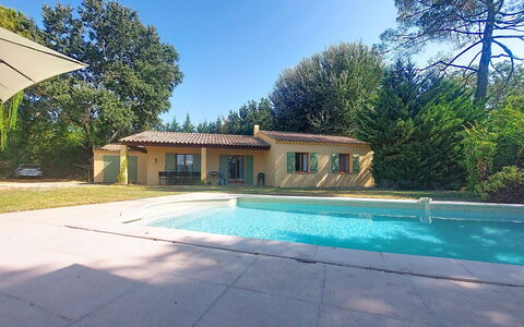 La Jeansarde: Blue, Swimming Pool, Residential Area, Home, Estate, Shade, Landscaping, Backyard, Resort, Hacienda