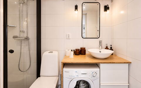 Solgläntan: Bathroom, Plumbing Fixture, Interior Design, Sink, Bathroom Sink, Flooring, Bathroom Cabinet, Floor, Tap, Toilet